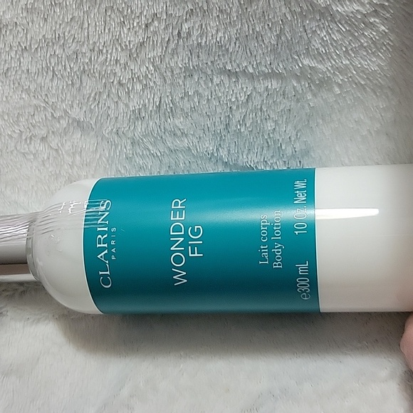 Clarins Wonder Fig Body Lotion And Candle Bundle NWT - Picture 3 of 7